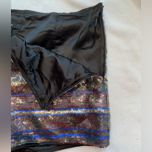 ✨2015 Forever 21 Tribal Print Sequin Booty Shorts • M✨ - Picture 3 of 7